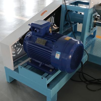 1.5t / H Máy làm thức ăn cho cá khô Máy làm thức ăn cho chó cưng 90kw 155mm Dia