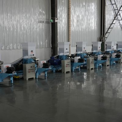 Máy làm thức ăn viên cá chép cỏ MIKIM 450kg / H Loại ướt