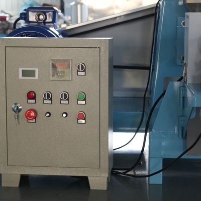 Máy tạo viên thức ăn cho cá nổi quy mô nhỏ 55kw 700kg / H với hai tay áo