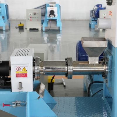 Máy tạo viên thức ăn cho cá nổi quy mô nhỏ 55kw 700kg / H với hai tay áo