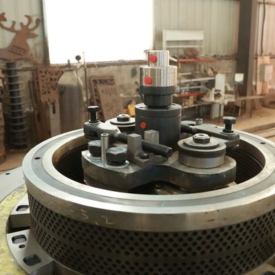 Máy đóng viên gỗ phẳng 1100kg / H 800kg / H Tiết kiệm năng lượng Chống rỉ