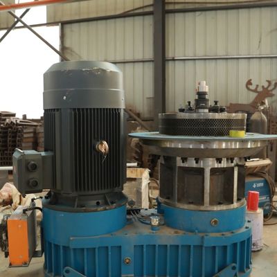 Máy đóng viên gỗ phẳng 1100kg / H 800kg / H Tiết kiệm năng lượng Chống rỉ