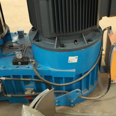 Máy nghiền viên vỏ quả óc chó 1000kg / H Mùn cưa 25mm Động cơ diesel